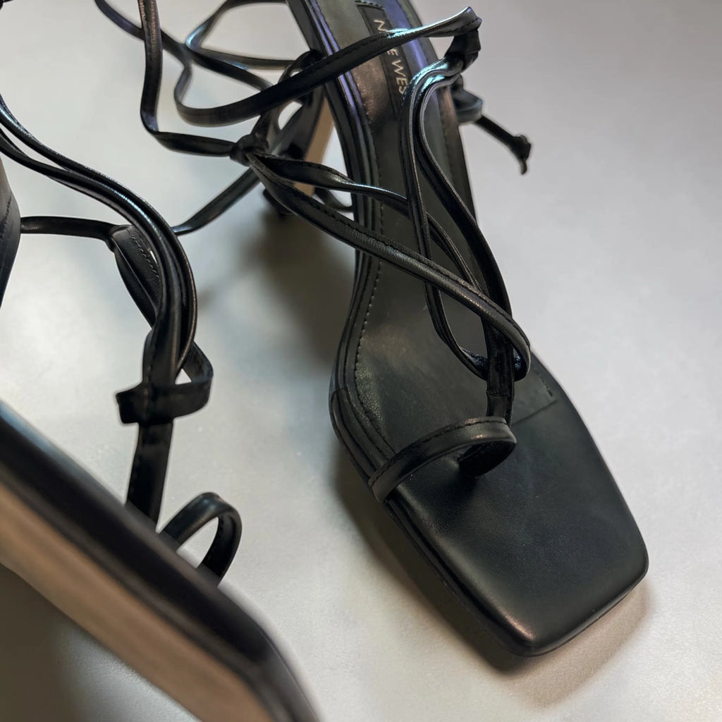 Nine West Black Lace-Up Toe Ring Heeled Sandals - Size 7 - Worn Once